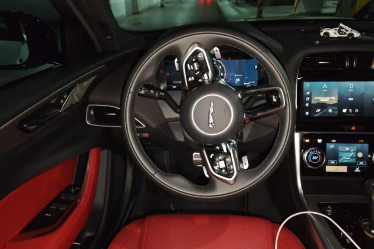 Used Jaguar XEL 2025 2.0T 250 PS R-DYNAMIC 90th Anniversary Edition Steering Wheel