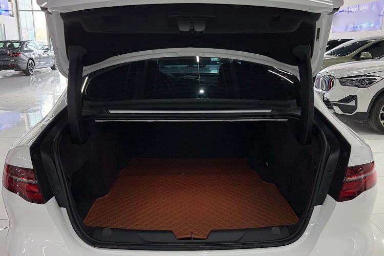 Used Jaguar XEL 2025 2.0T 250 PS R-DYNAMIC 90th Anniversary Edition Trunk