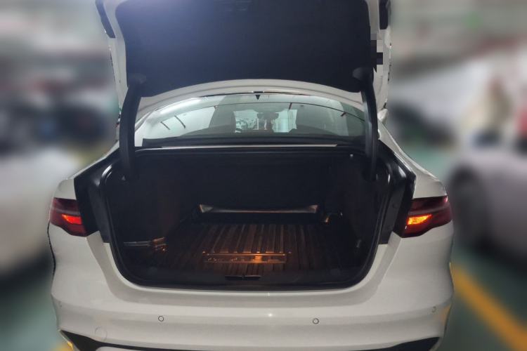 Used Jaguar XEL 2025 2.0T 250 PS R-DYNAMIC 90th Anniversary Edition Trunk
