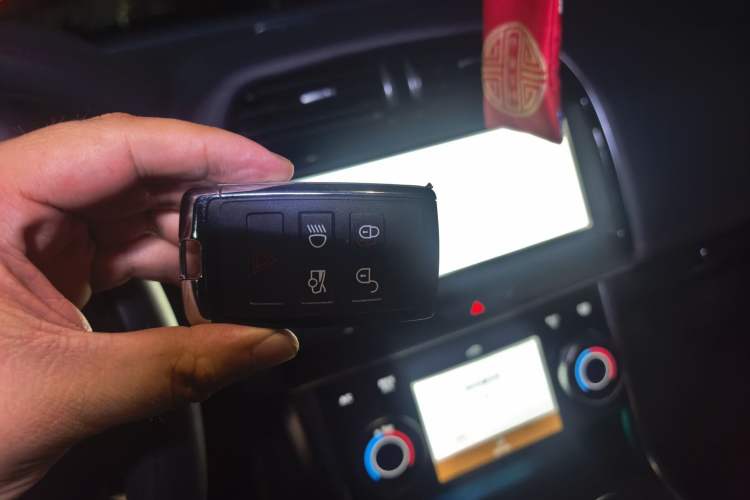 Used Jaguar XEL 2025 2.0T 250 PS R-DYNAMIC 90th Anniversary Edition Vehicle Key
