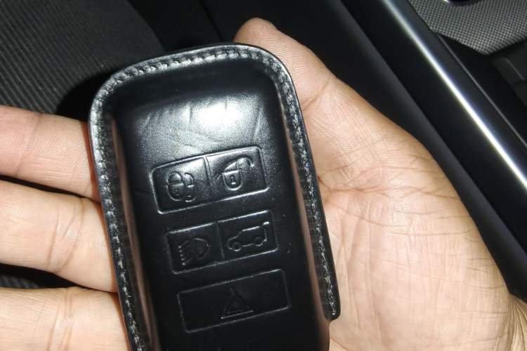 Used Jaguar XEL 2025 2.0T 250 PS R-DYNAMIC 90th Anniversary Edition Vehicle Key