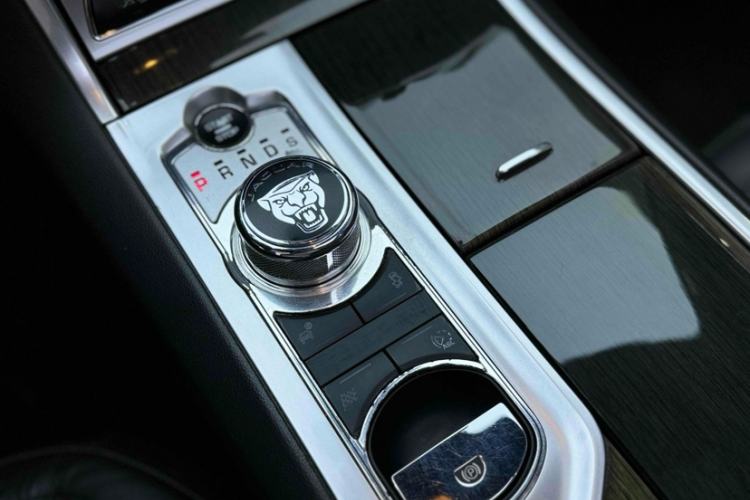 Used Jaguar XF 2015 XF 3.0 SC R-Sport Luxury Edition Interior 11