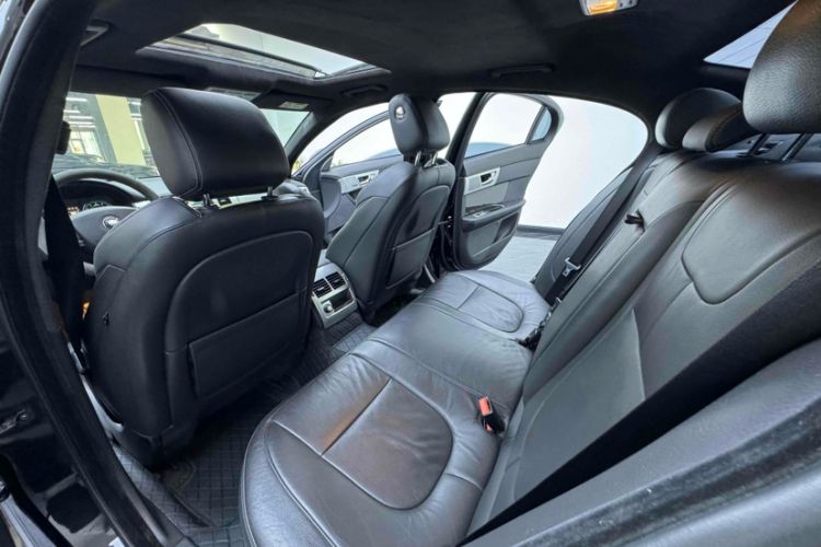 Used Jaguar XF 2015 XF 3.0 SC R-Sport Luxury Edition Interior 6