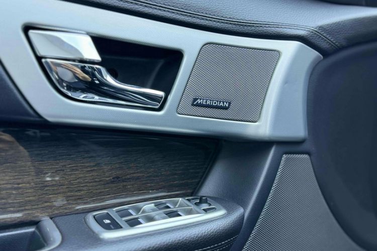 Used Jaguar XF 2015 XF 3.0 SC R-Sport Luxury Edition Interior 8