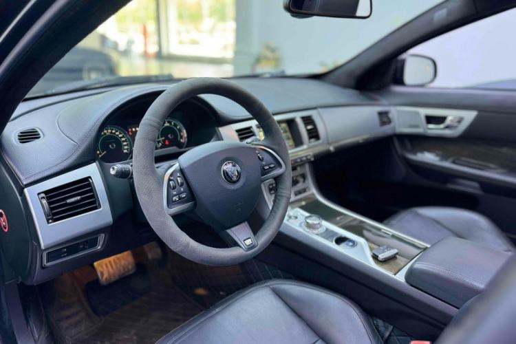 Used Jaguar XF 2015 XF 3.0 SC R-Sport Luxury Edition Interior 9