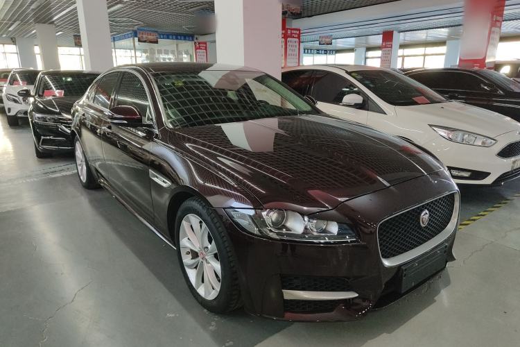 Used Jaguar XF 2016 XF 2.0T Two-Wheel-Drive R-Sport Sport Edition Front Right 45 Deg