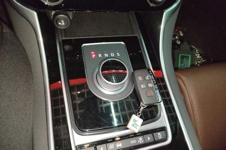 Used Jaguar XF 2016 XF 2.0T Two-Wheel-Drive R-Sport Sport Edition Gear Lever