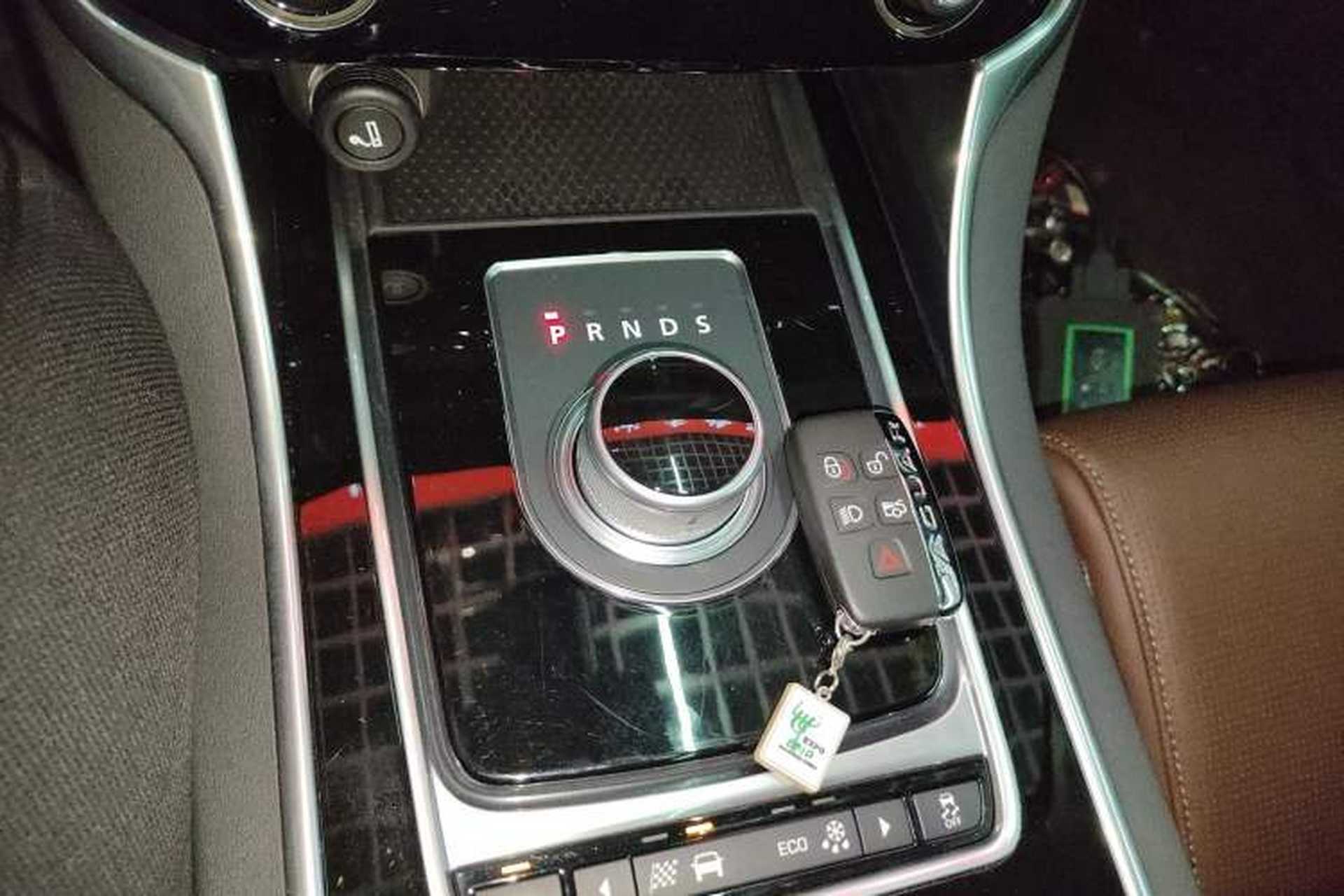 Used Jaguar XF 2016 XF 2.0T Two-Wheel-Drive R-Sport Sport Edition Gear Lever