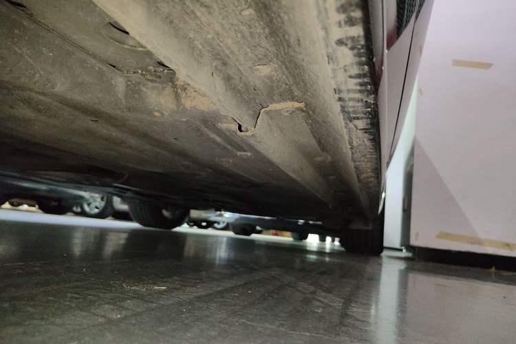 Used Jaguar XF 2016 XF 2.0T Two-Wheel-Drive R-Sport Sport Edition Left Side Sill