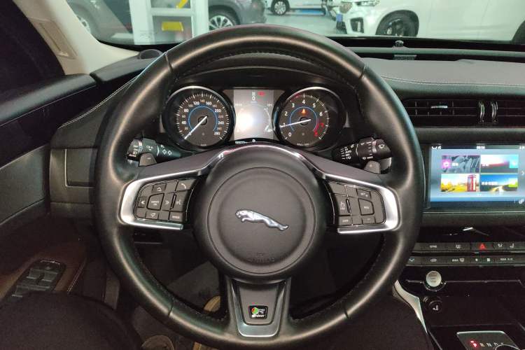 Used Jaguar XF 2016 XF 2.0T Two-Wheel-Drive R-Sport Sport Edition Steering Wheel