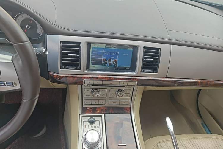 Used Jaguar XF 2008 XF 3.0 V6 Premium Luxury Edition Audio And AC Panel