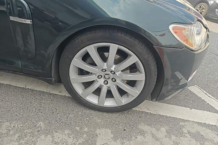 Used Jaguar XF 2008 XF 3.0 V6 Premium Luxury Edition Right Front Wheel Hub