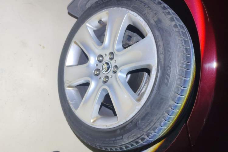 Used Jaguar XF 2008 XF 3.0 V6 Premium Luxury Edition Right Front Wheel Hub