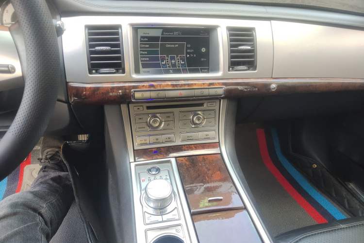 Used Jaguar XF 2009 XF 3.0L V6 Luxury Edition Audio And AC Panel