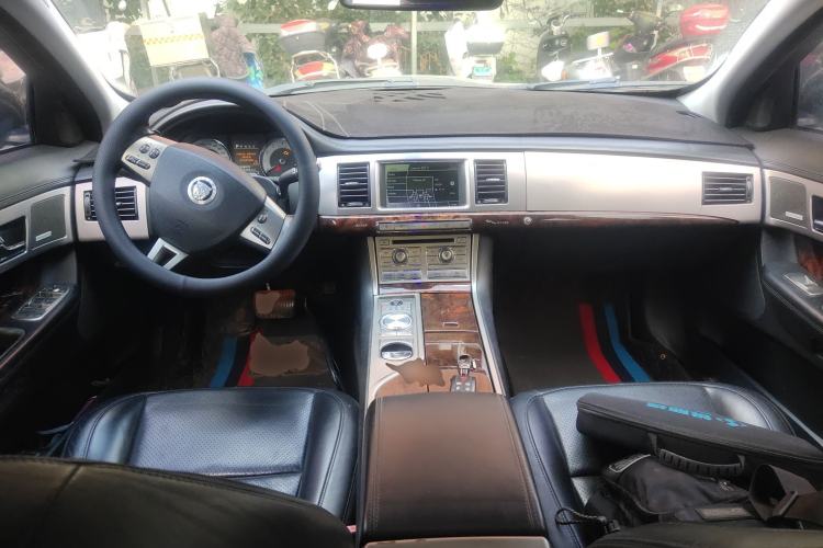 Used Jaguar XF 2009 XF 3.0L V6 Luxury Edition Center Console