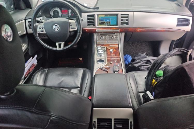 Used Jaguar XF 2009 XF 3.0L V6 Luxury Edition Center Console