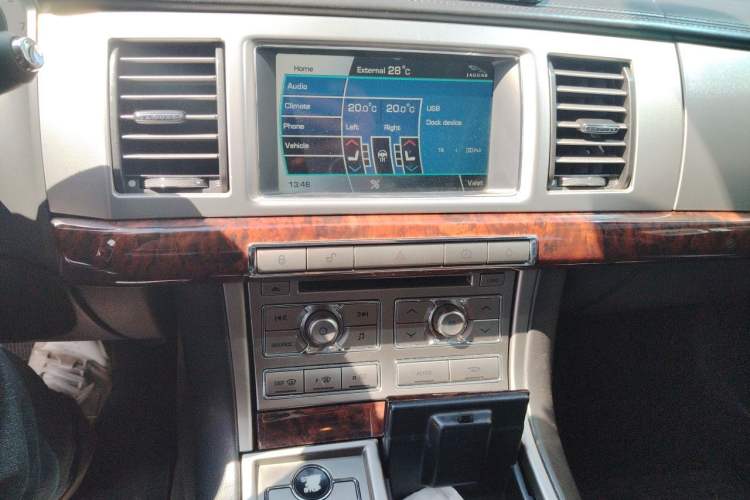 Used Jaguar XF 2009 XF 3.0L V6 Luxury Edition Audio And AC Panel