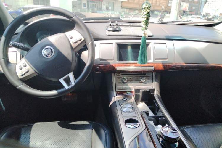 Used Jaguar XF 2009 XF 3.0L V6 Luxury Edition Center Console