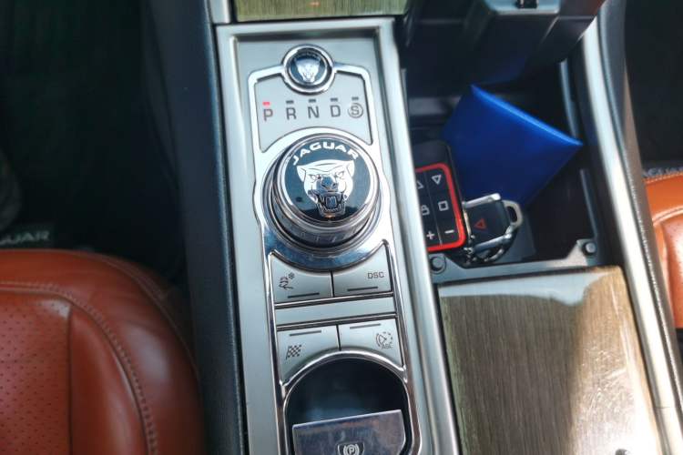 Used Jaguar XF 2009 XF 4.2 SV8 Supercharged Edition Gear Lever