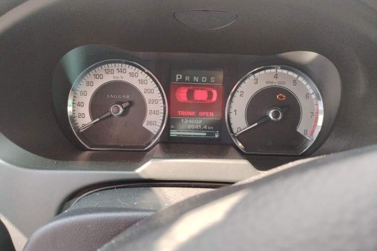 Used Jaguar XF 2009 XF 3.0L V6 Luxury Edition Odometer Close Up