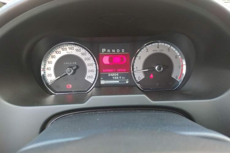 Used Jaguar XF 2009 XF 3.0L V6 Luxury Edition Odometer Close Up