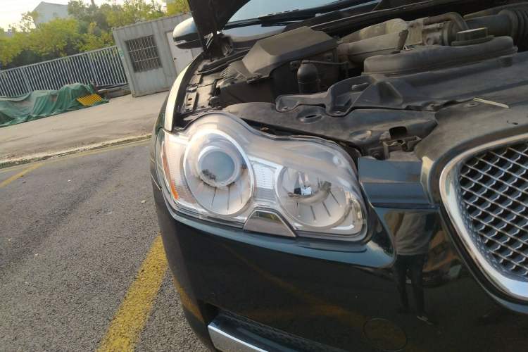 Used Jaguar XF 2009 XF 3.0L V6 Luxury Edition Right Front Headlight