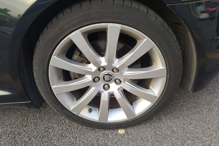 Used Jaguar XF 2009 XF 3.0L V6 Luxury Edition Right Front Wheel Hub