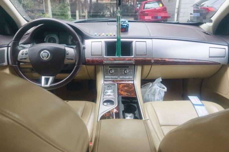 Used Jaguar XF 2009 XF 3.0L V6 Luxury Edition Center Console