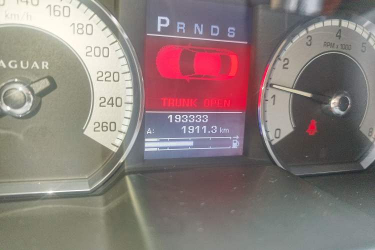 Used Jaguar XF 2009 XF 3.0L V6 Luxury Edition Odometer Close Up