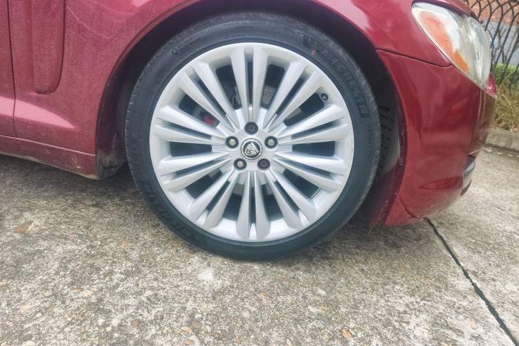 Used Jaguar XF 2009 XF 3.0L V6 Luxury Edition Right Front Wheel Hub