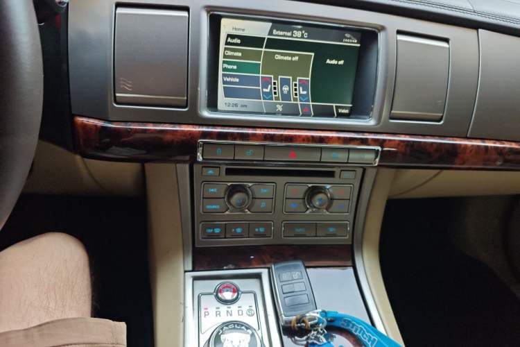 Used Jaguar XF 2009 XF 3.0L V6 Luxury Edition Audio And AC Panel
