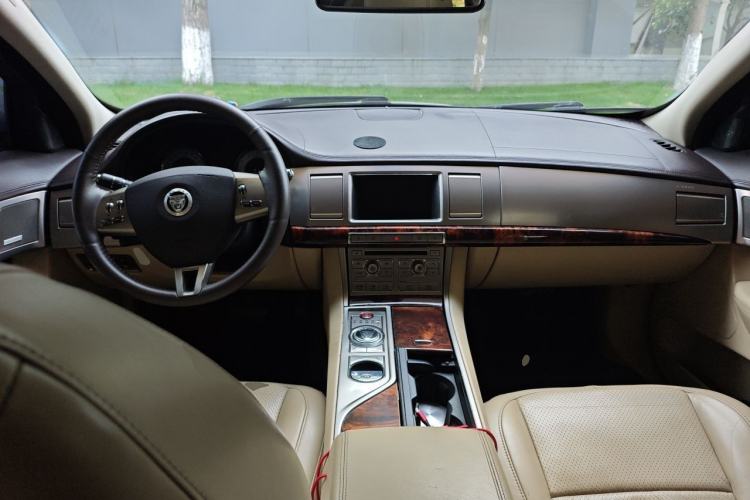 Used Jaguar XF 2009 XF 3.0L V6 Luxury Edition Center Console