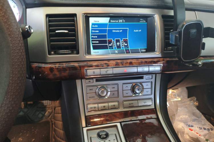 Used Jaguar XF 2009 XF 3.0L V6 Luxury Edition Audio And AC Panel