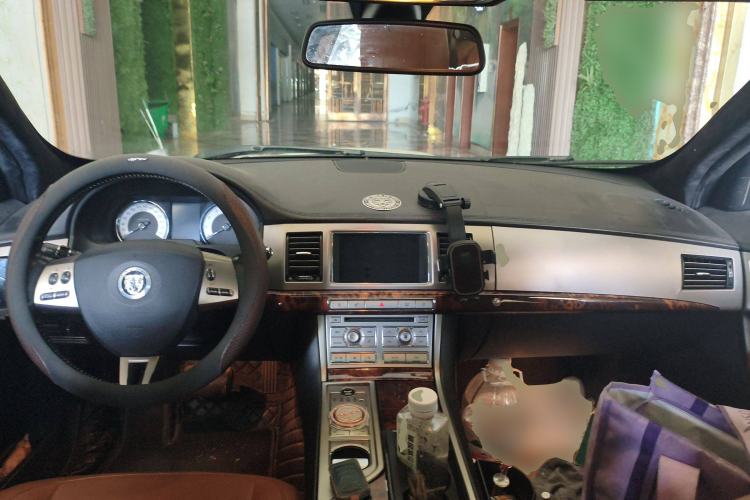 Used Jaguar XF 2009 XF 3.0L V6 Luxury Edition Center Console