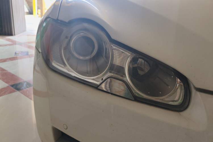 Used Jaguar XF 2009 XF 3.0L V6 Luxury Edition Right Front Headlight
