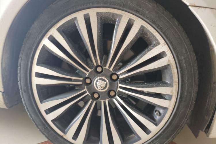 Used Jaguar XF 2009 XF 3.0L V6 Luxury Edition Right Front Wheel Hub