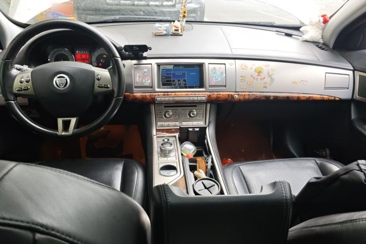 Used Jaguar XF 2011 XF 3.0 V6 75th Anniversary Edition Center Console