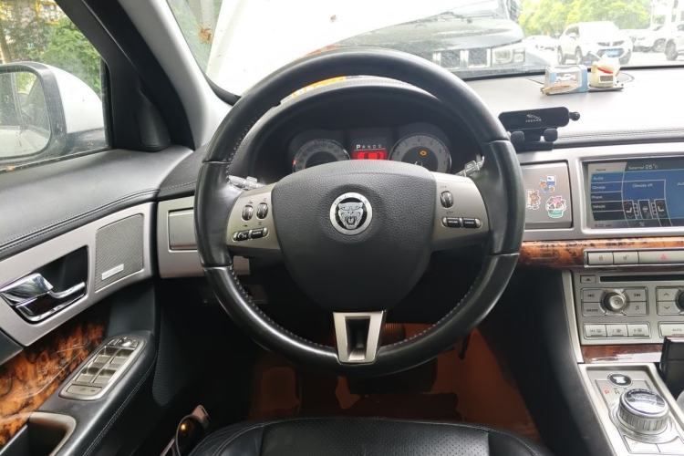 Used Jaguar XF 2011 XF 3.0 V6 75th Anniversary Edition Steering Wheel