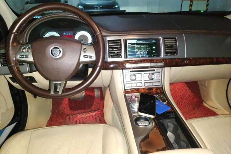 Used Jaguar XF 2012 XF 3.0L V6 Luxury Edition Center Console