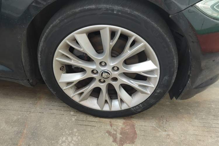 Used Jaguar XF 2012 XF 3.0L V6 Prestige Edition Right Front Wheel Hub