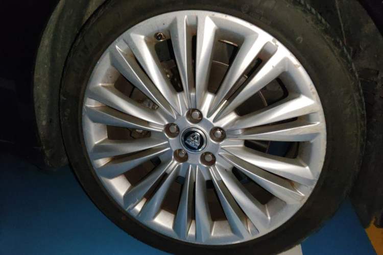 Used Jaguar XF 2012 XF 3.0L V6 Luxury Edition Right Front Wheel Hub