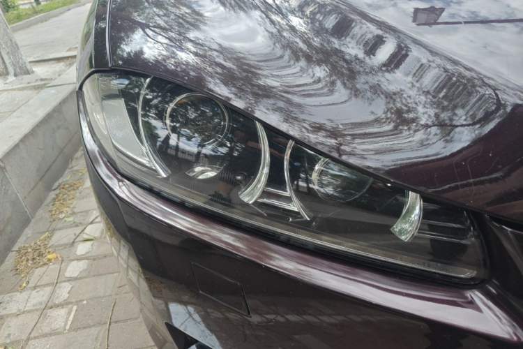 Used Jaguar XF 2012 XF 3.0L V6 London Limited Edition Right Front Headlight