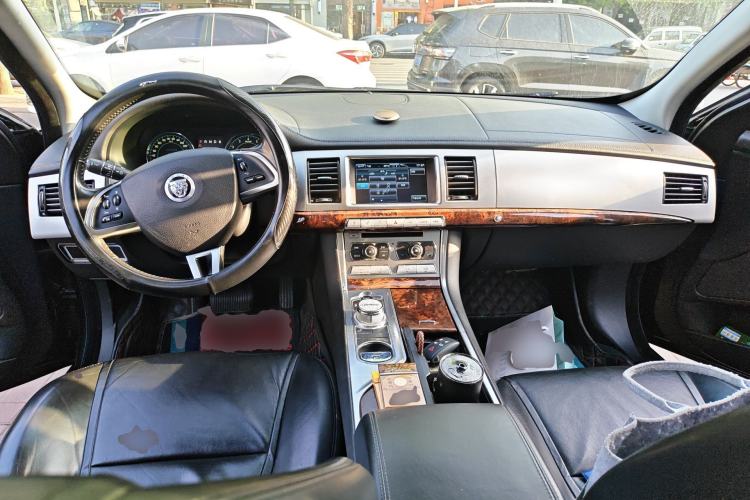 Used Jaguar XF 2012 XF 3.0L V6 Luxury Edition Center Console