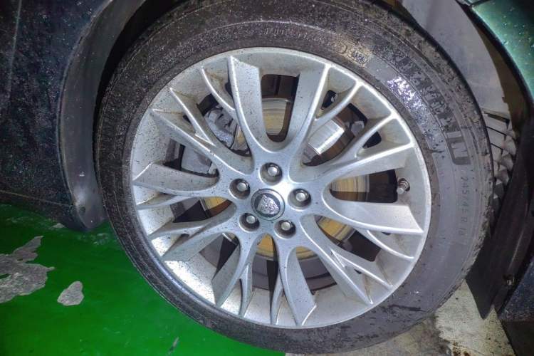 Used Jaguar XF 2012 XF 3.0L V6 Luxury Edition Right Front Wheel Hub
