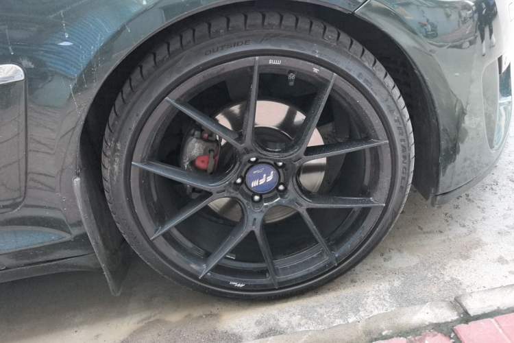 Used Jaguar XF 2012 XF 3.0L V6 Prestige Edition Right Front Wheel Hub