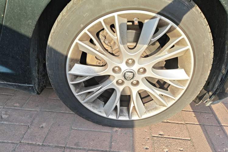 Used Jaguar XF 2012 XF 3.0L V6 Luxury Edition Right Front Wheel Hub