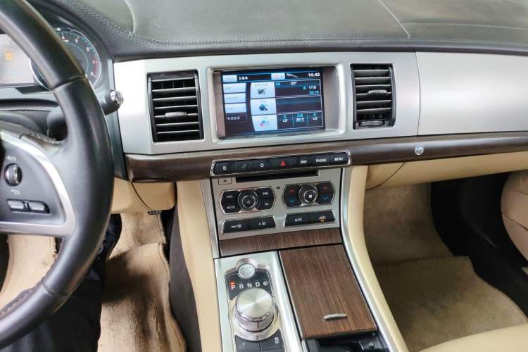 Used Jaguar XF 2012 XF 3.0L V6 Prestige Edition Audio And AC Panel