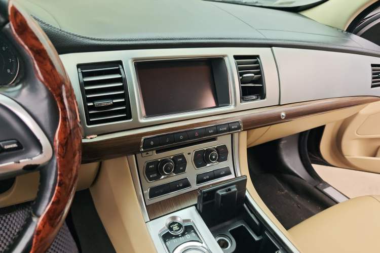 Used Jaguar XF 2012 XF 3.0L V6 Prestige Edition Audio And AC Panel