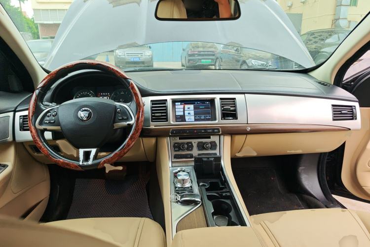 Used Jaguar XF 2012 XF 3.0L V6 Prestige Edition Center Console