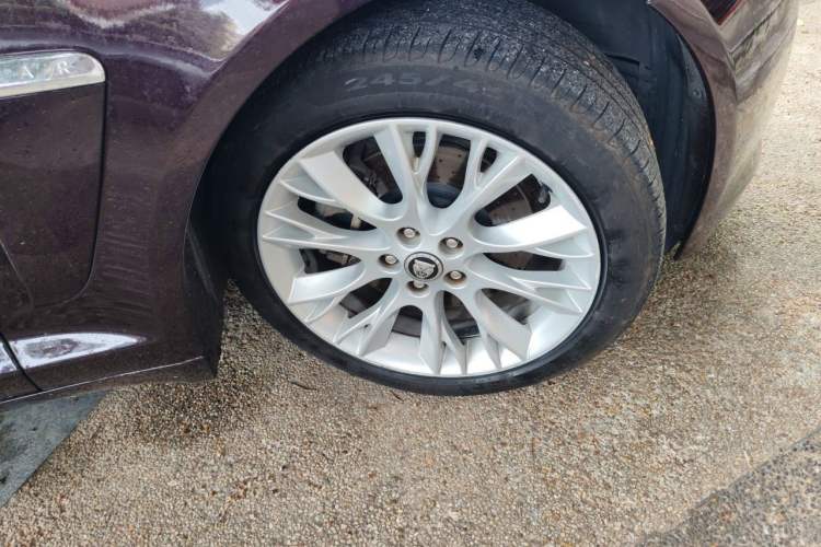 Used Jaguar XF 2012 XF 3.0L V6 Prestige Edition Right Front Wheel Hub
